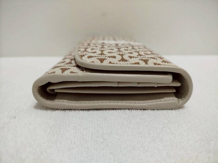 (ของแท้) กระเป๋าสตางค์หนังปลากระเบน แบบยาว 3 พับ สีครีมลาย. รูปที่ 3