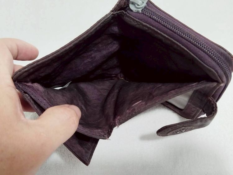 (ของแท้) กระเป๋าสตางค์ KIPLING สีม่วงลาย. รูปที่ 8