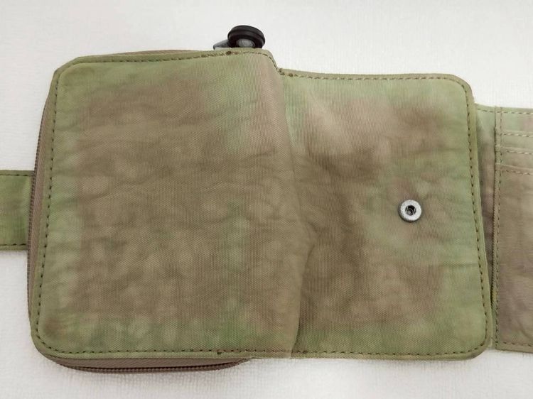 (ของแท้) กระเป๋าสตางค์ KIPLING สีเขียวเทา. รูปที่ 9