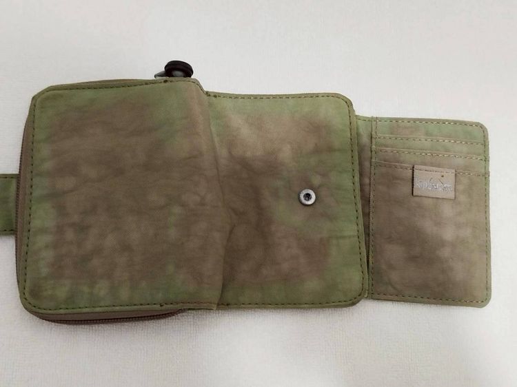(ของแท้) กระเป๋าสตางค์ KIPLING สีเขียวเทา. รูปที่ 8