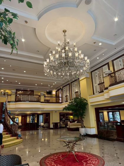 โคมไฟแชนเดอร์เลียร์ ประดับคริสตัลใส โครงเหล็ก (ตัวใหญ่) รูปที่ 2