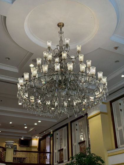 โคมไฟแชนเดอร์เลียร์ ประดับคริสตัลใส โครงเหล็ก (ตัวใหญ่) รูปที่ 4