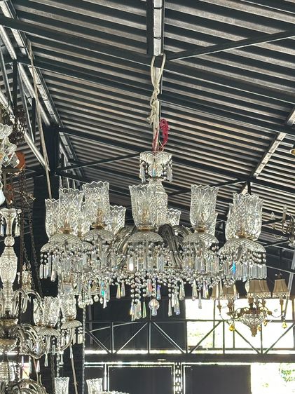 โคมไฟแชนเดอเลียร์ โป๊ะแก้วคริสตัลทรงสูง