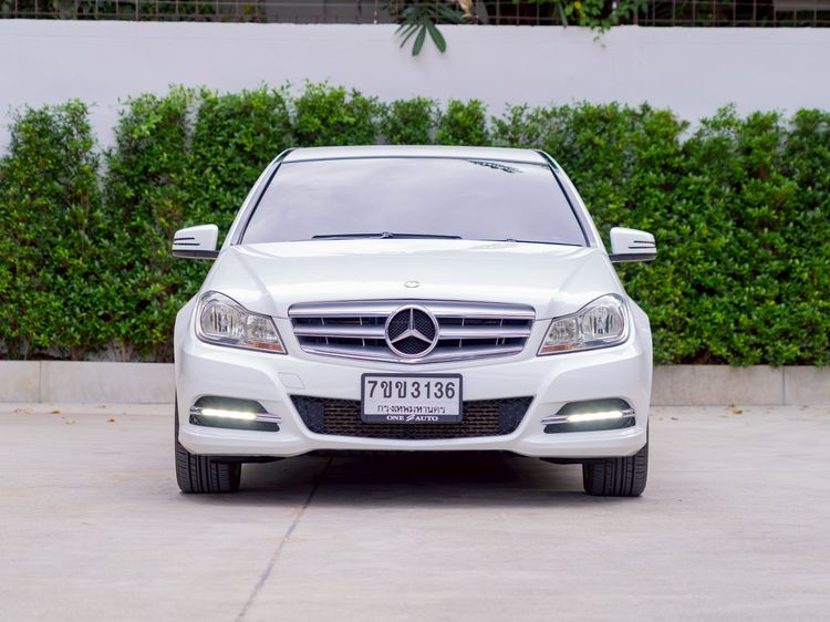 Mercedes-Benz C-Class 2013 C200 CGI Sedan เบนซิน ไม่ติดแก๊ส เกียร์อัตโนมัติ ขาว รูปที่ 2