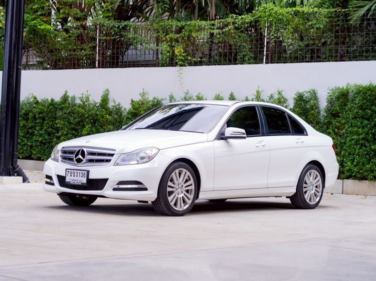 Mercedes-Benz C-Class 2013 C200 CGI Sedan เบนซิน ไม่ติดแก๊ส เกียร์อัตโนมัติ ขาว รูปที่ 3