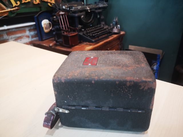 เครื่องเล่นแผ่นเสียงครั่งยุคเก่าปี1930 รูปที่ 2