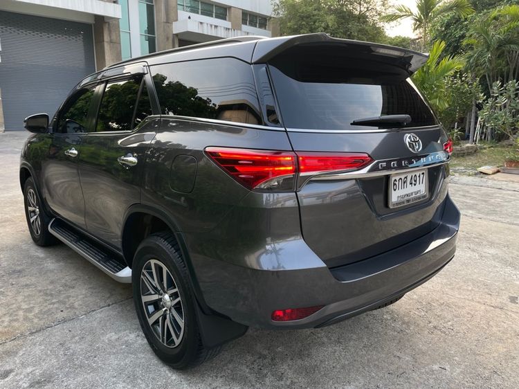 Toyota Fortuner 2017 2.4 V Utility-car ดีเซล ไม่ติดแก๊ส เกียร์อัตโนมัติ เทา รูปที่ 4
