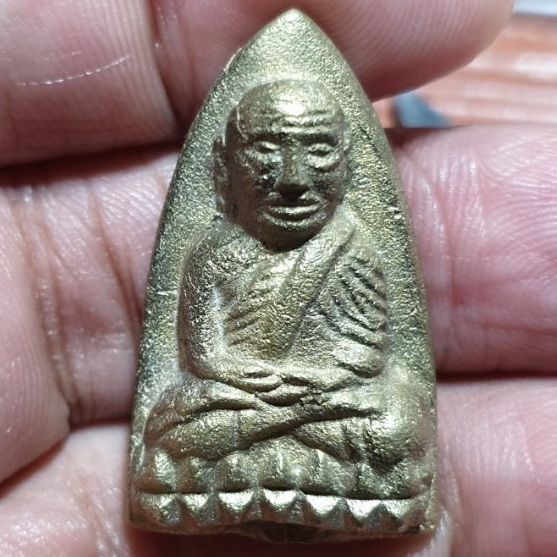 หลวงปู่ทวดพิมพ์เตารีดใหญ่ หลังราหูเนื้อชนวนยอดพระเศียรพระประทาน วัดนิคมปากจั่น จ.ระนอง ปี2548 ตอกโค๊ต จปร. สภาพสวยรับประกันพระแท้ดูง่าย รูปที่ 11