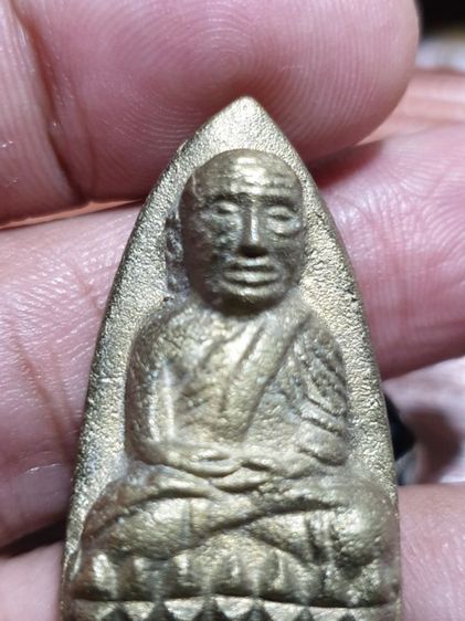 หลวงปู่ทวดพิมพ์เตารีดใหญ่ หลังราหูเนื้อชนวนยอดพระเศียรพระประทาน วัดนิคมปากจั่น จ.ระนอง ปี2548 ตอกโค๊ต จปร. สภาพสวยรับประกันพระแท้ดูง่าย รูปที่ 6