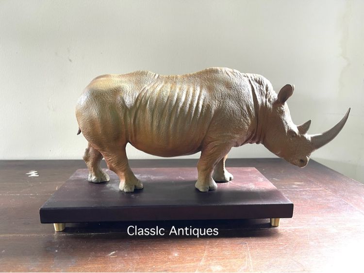 รูปปั้นแร ดทองเหลืองสะสม