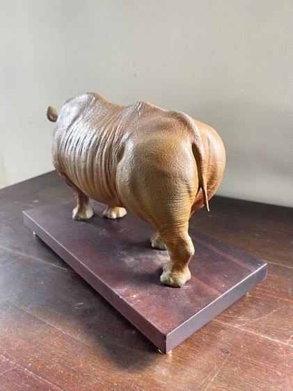 รูปปั้นแร ดทองเหลืองสะสม รูปที่ 6