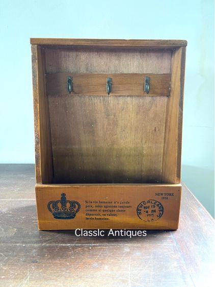 ตู้ไม้ ใส่กุญแจ 