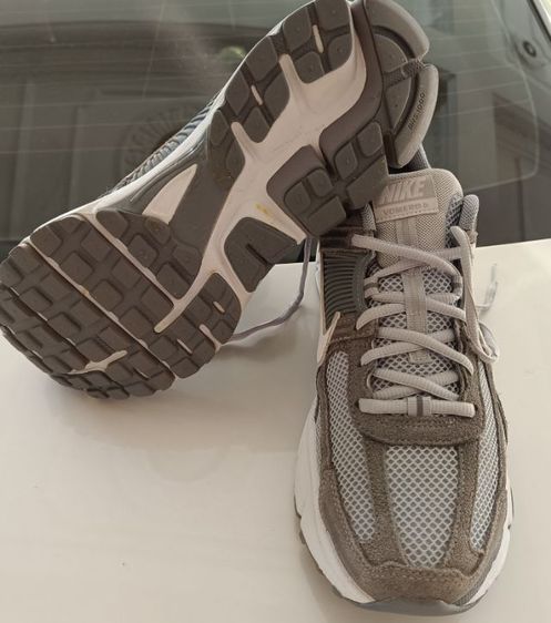 ขายถูก Nike Vomero 5 สีสวย ของแท้ สภาพเหมือนใหม่ เบามาก ใส่สบาย Size 43-275cm รูปที่ 4