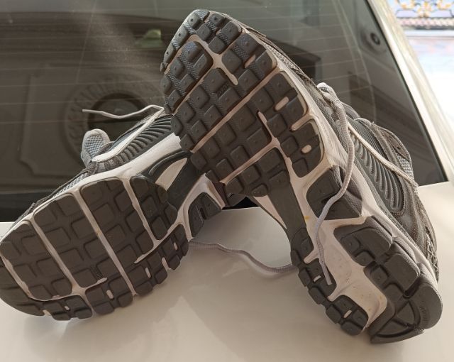 ขายถูก Nike Vomero 5 สีสวย ของแท้ สภาพเหมือนใหม่ เบามาก ใส่สบาย Size 43-275cm รูปที่ 9