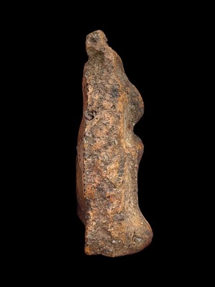 พระนางพญา พิมพ์เข่าโค้ง เนื้อดิน เห็นเม็ดแร่รอบองค์ เก่าสวยเป็นธรรมชาติ รูปที่ 4