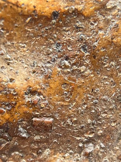 พระนางพญา พิมพ์เข่าโค้ง เนื้อดิน เห็นเม็ดแร่รอบองค์ เก่าสวยเป็นธรรมชาติ รูปที่ 14