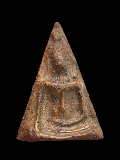 พระนางพญา พิมพ์เข่าโค้ง เนื้อดิน เห็นเม็ดแร่รอบองค์ เก่าสวยเป็นธรรมชาติ รูปที่ 2