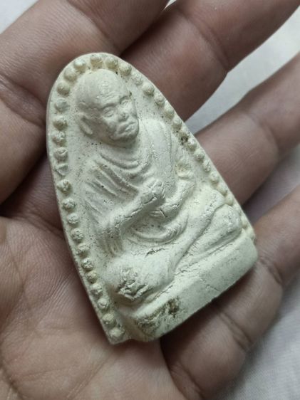 พระผง พิมพ์รูปเหมือนใหญ่  สมเด็จพระพุฒาจารย์ (โต พรหมรังสี) วัดระฆังโฆสิตาราม ปี๒๔๙๕ รูปที่ 3