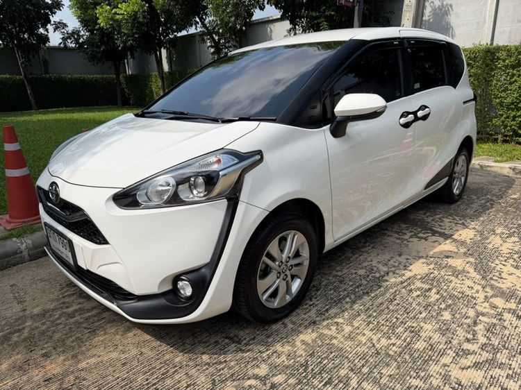 รถ Toyota Sienta 1.5 G สี ขาว