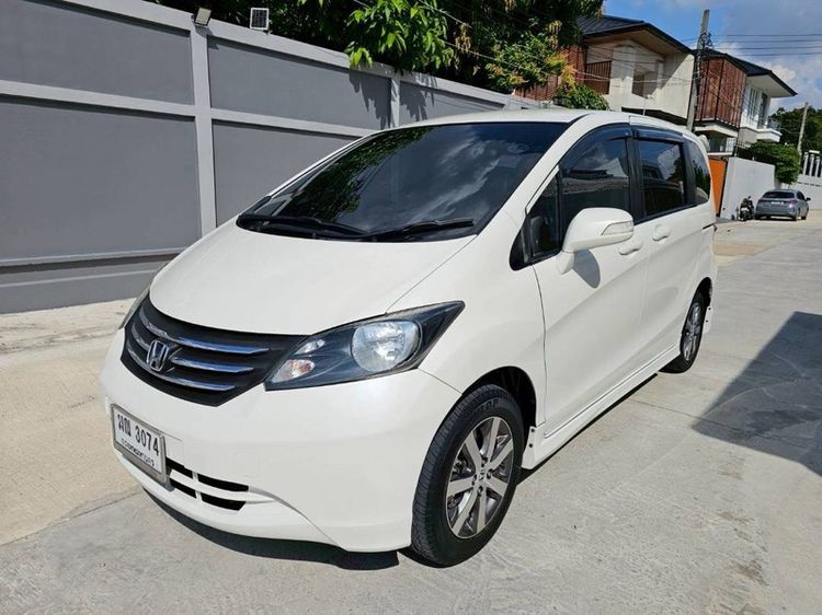 รถ Honda Freed 1.5 SE สี ขาว