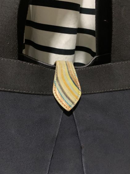 กระเป๋าถือ สะพายไหล่ ยี่ห้อ PAUL SMITH งานแบรนด์  ใช้งานได้ปกติทุกอย่าง ที่จับแน่น งานเย็บละเอียด ตามมาตรฐานของแบรนด์  รูปที่ 2