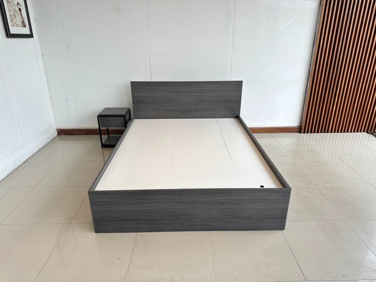 เตียง 5 ฟุต โครงไม้ MDF สีเทา แผ่นรองไม้ MDF 3 แผ่นสีขาว รูปที่ 2