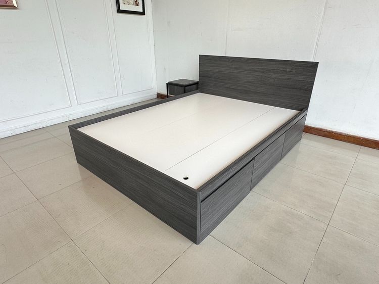 เตียง 5 ฟุต โครงไม้ MDF สีเทา แผ่นรองไม้ MDF 3 แผ่นสีขาว รูปที่ 4