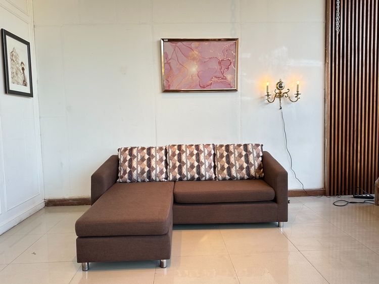 2 ที่นั่ง โซฟาแอล 3 ที่นั่ง เบาะผ้าสีน้ำตาล โครงขาเหล็ก แบรนด์ Free Form Furniture 