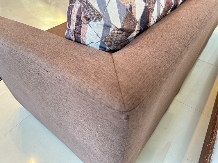 โซฟาแอล 3 ที่นั่ง เบาะผ้าสีน้ำตาล โครงขาเหล็ก แบรนด์ Free Form Furniture  รูปที่ 4