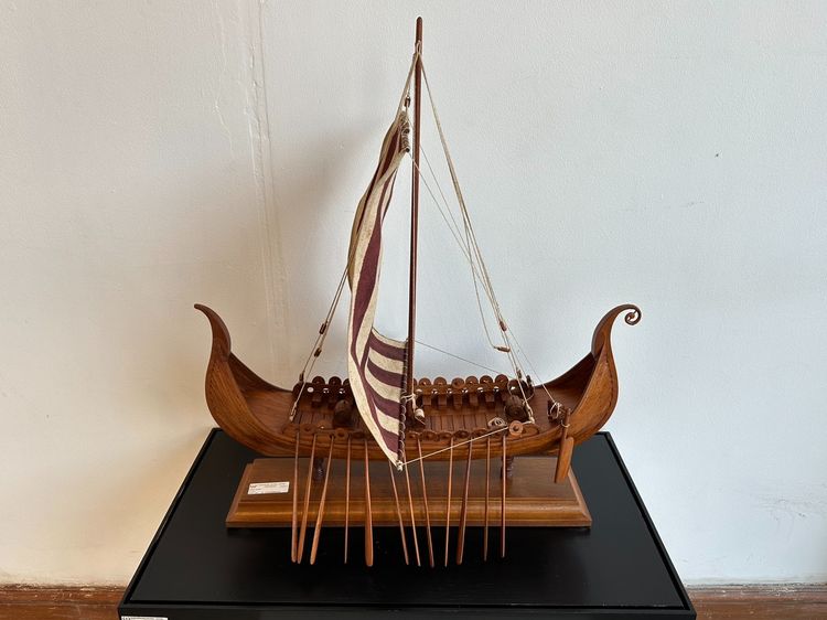 ของตกแต่ง โมเดลเรือ โอเซเบิร์ก เรือไวกิ้ง ฐานไม้อัดสีดำ มีกล่องอะคริลิคให้  รูปที่ 5