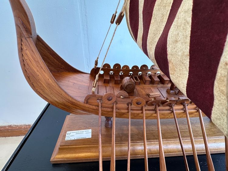 ของตกแต่ง โมเดลเรือ โอเซเบิร์ก เรือไวกิ้ง ฐานไม้อัดสีดำ มีกล่องอะคริลิคให้  รูปที่ 11