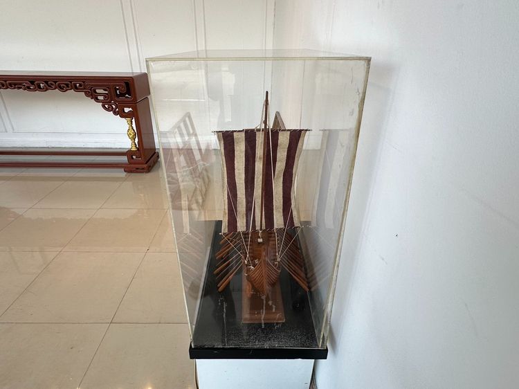 ของตกแต่ง โมเดลเรือ โอเซเบิร์ก เรือไวกิ้ง ฐานไม้อัดสีดำ มีกล่องอะคริลิคให้  รูปที่ 4