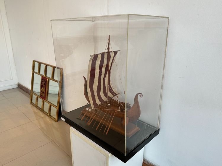 ของตกแต่ง โมเดลเรือ โอเซเบิร์ก เรือไวกิ้ง ฐานไม้อัดสีดำ มีกล่องอะคริลิคให้  รูปที่ 3