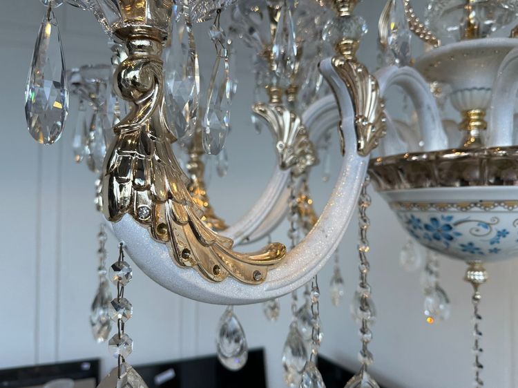 โคมไฟแชนเดอเลีย โป๊ะถ้วยประดับคริสตัส โครงเหล็ก ปลอกเรซิ่นสีทอง  รูปที่ 7