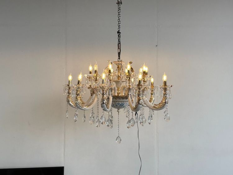 โคมไฟแชนเดอเลีย โป๊ะถ้วยประดับคริสตัส โครงเหล็ก ปลอกเรซิ่นสีทอง  รูปที่ 2