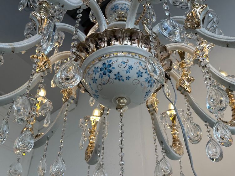 โคมไฟแชนเดอเลีย โป๊ะถ้วยประดับคริสตัส โครงเหล็ก ปลอกเรซิ่นสีทอง  รูปที่ 11