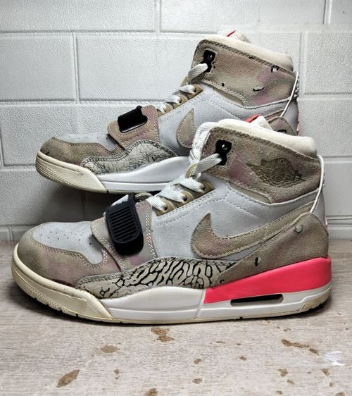 หนังสังเคราะห์ รองเท้าผ้าใบ UK 8.5 | EU 42 2/3 | US 9 รองเท้ากีฬามือสอง Nike Jordan เบอร์ 42 ยาว 26.5cm .สภาพดี พร้อมใช้งาน