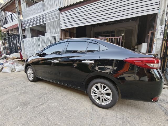 Toyota Yaris ATIV 2018 1.2 S Sedan เบนซิน ไม่ติดแก๊ส เกียร์อัตโนมัติ ดำ รูปที่ 4