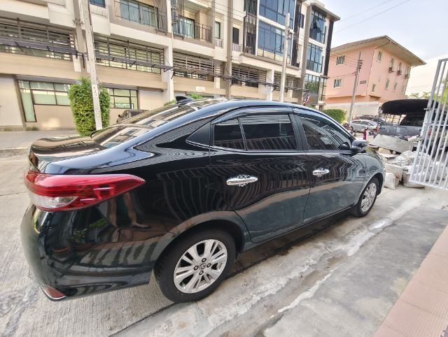 Toyota Yaris ATIV 2018 1.2 S Sedan เบนซิน ไม่ติดแก๊ส เกียร์อัตโนมัติ ดำ รูปที่ 3