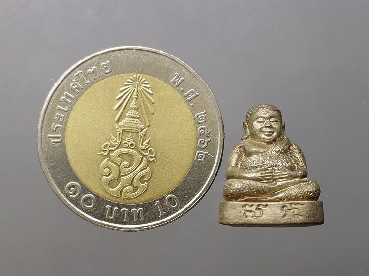 พระสังกัจจายน์ สก 5 รอบ สมเด็จพระบรมราชินีนาถ เนื้อนวะแก่เงิน ขนาดสูง 17 มิล ปี2535 พร้อมตลับเดิม รูปที่ 8