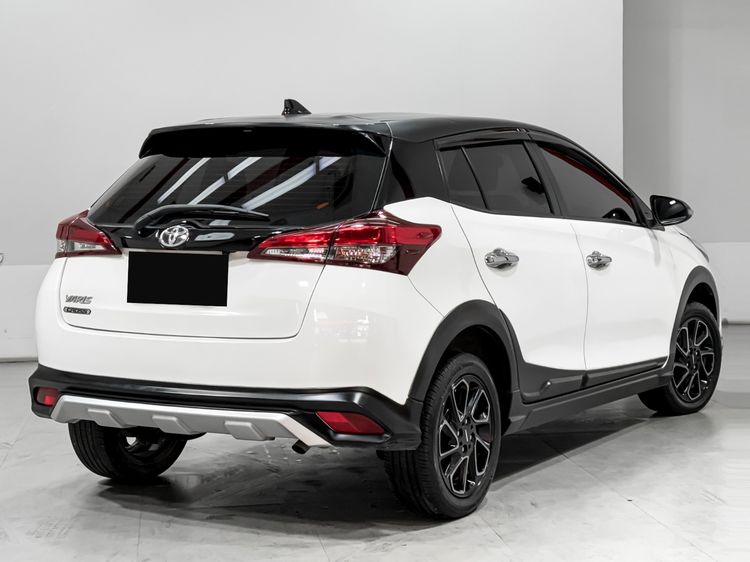 Toyota Yaris 2020 1.2 High Cross Sedan เบนซิน เกียร์อัตโนมัติ ขาว รูปที่ 4