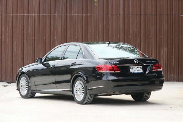 Mercedes-Benz E-Class 2016 E300 2.2 BlueTEC Hybrid Exclusive Sedan ดีเซล ไม่ติดแก๊ส เกียร์อัตโนมัติ ดำ รูปที่ 4