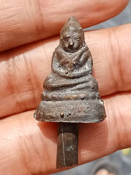 พระชัยวัฒน์ พิมพ์ป้อมเล็กฐานสูง หลวงปู่บุญ รูปที่ 2