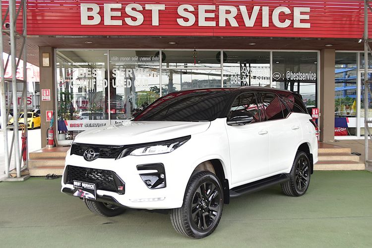 รถ Toyota Fortuner 2.8 GR Sport 4WD สี ขาว