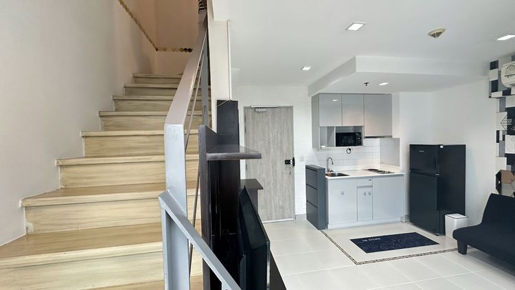 Ananda Development ไม่อนุญาต ตกแต่งครบ 2016 เจ้าของขาย - ให้เช่า IDEO MOBI RAMA9 - Duplex สไตล์โฮมออฟฟิศ2ชั้น สูงที่สุดของโครงการ วิวโล่งสบายตา ติดรถไฟฟ้าใต้ดินMRT เซ็นทรัลพระราม9 รูปที่ 3