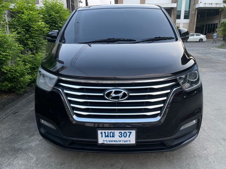 รถ Hyundai H-1  2.5 Elite สี น้ำตาล