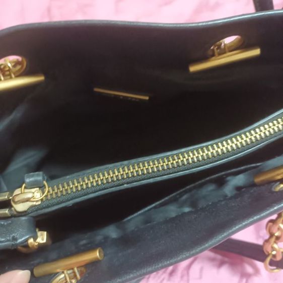 Tory Burch กระเป๋าถือสีดำ มือสอง รูปที่ 5