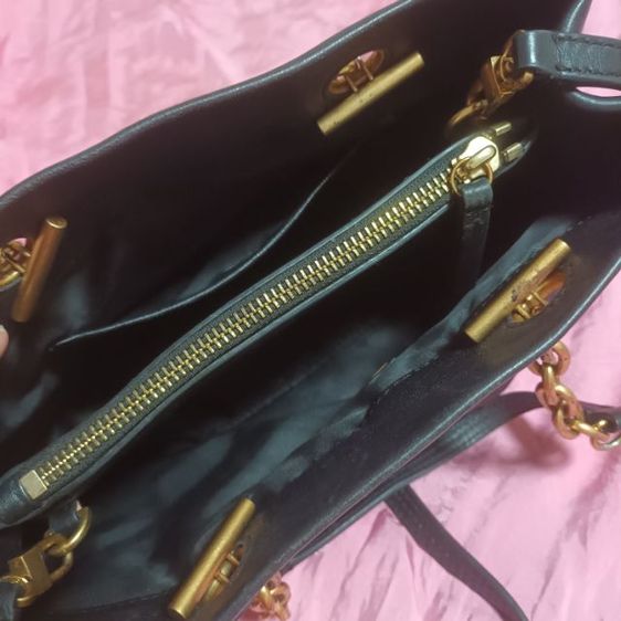 Tory Burch กระเป๋าถือสีดำ มือสอง รูปที่ 4