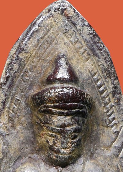 พระร่วงหลังรางปืน กรุวัดพระศรีรัตนมหาธาตุ ลพบุรี เนื้อสนิมแดงลูกหว้า เก่า รูปที่ 5