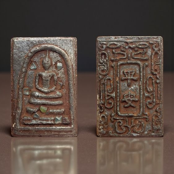 พระสมเด็จวัดระฆังพิมพ์ใหญ่โรยพระธาตุเรืองแสงเนื้อสีดำใบลานหลังอักษรจีนมงคล(108)